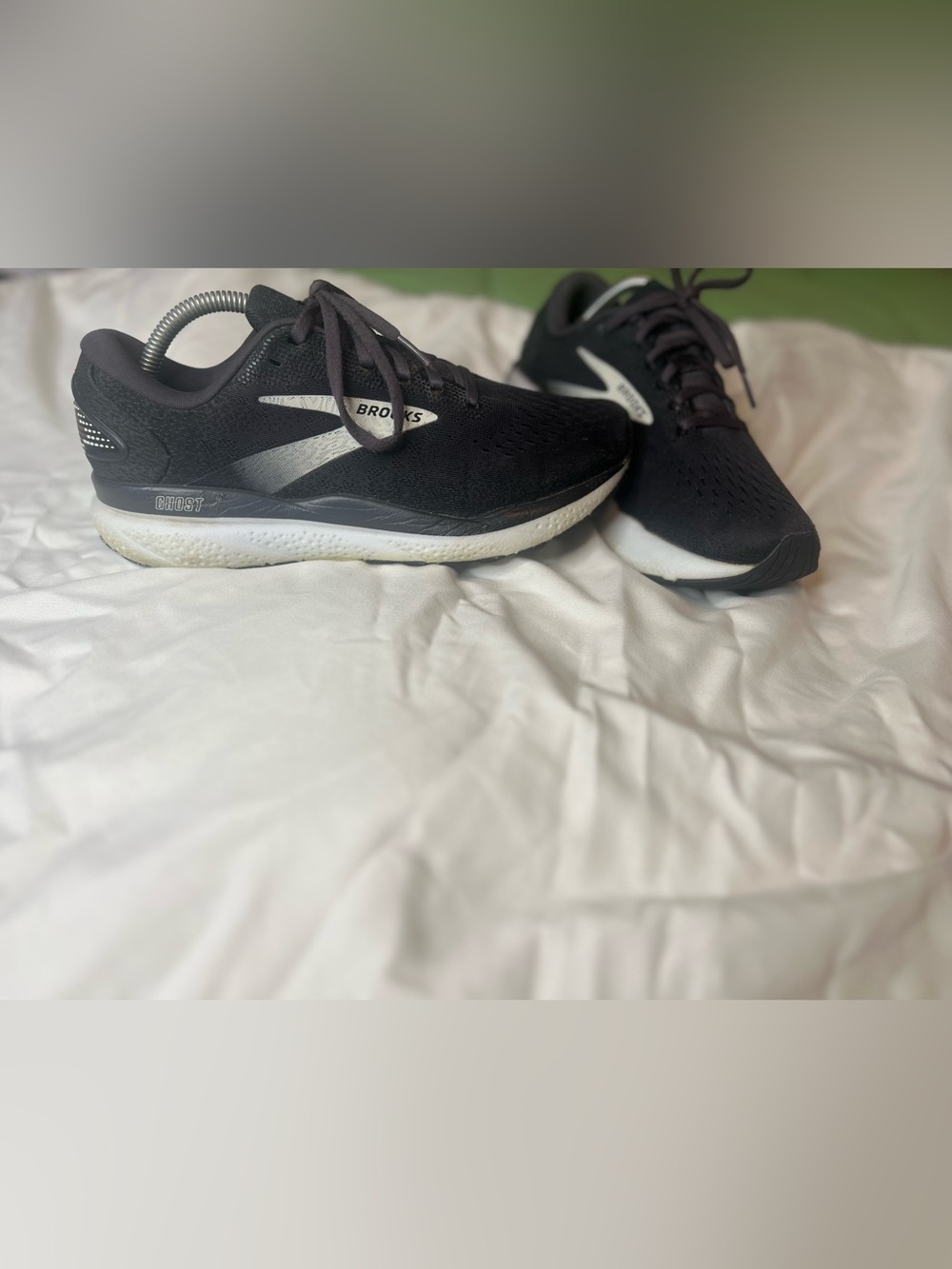 Brooks Ghost 16 running shoes black, grey Breathable Mesh Upper Women’s Size 9